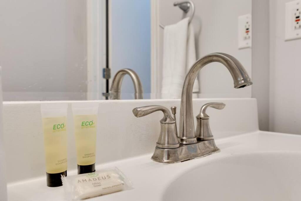 Lovely 2 Bdr Condo With Balcony 2M To Broadway Nashville Ngoại thất bức ảnh